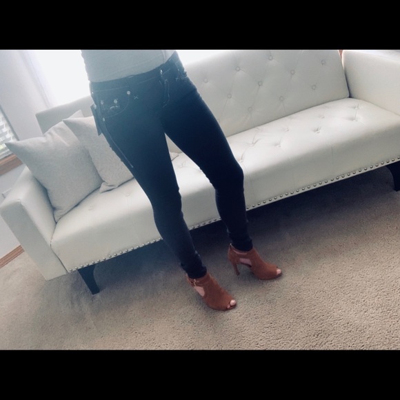 NWT NEW ARRIVAL ROCK REVIVAL SKINNY JEANS - Picture 4 of 8